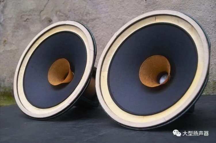 不同风格扬声器实现声音平衡的方式